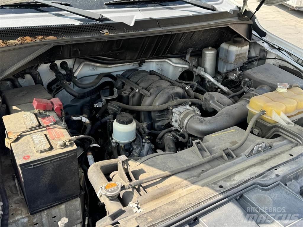 Nissan NV3500 HD Цельнометаллический фургоны