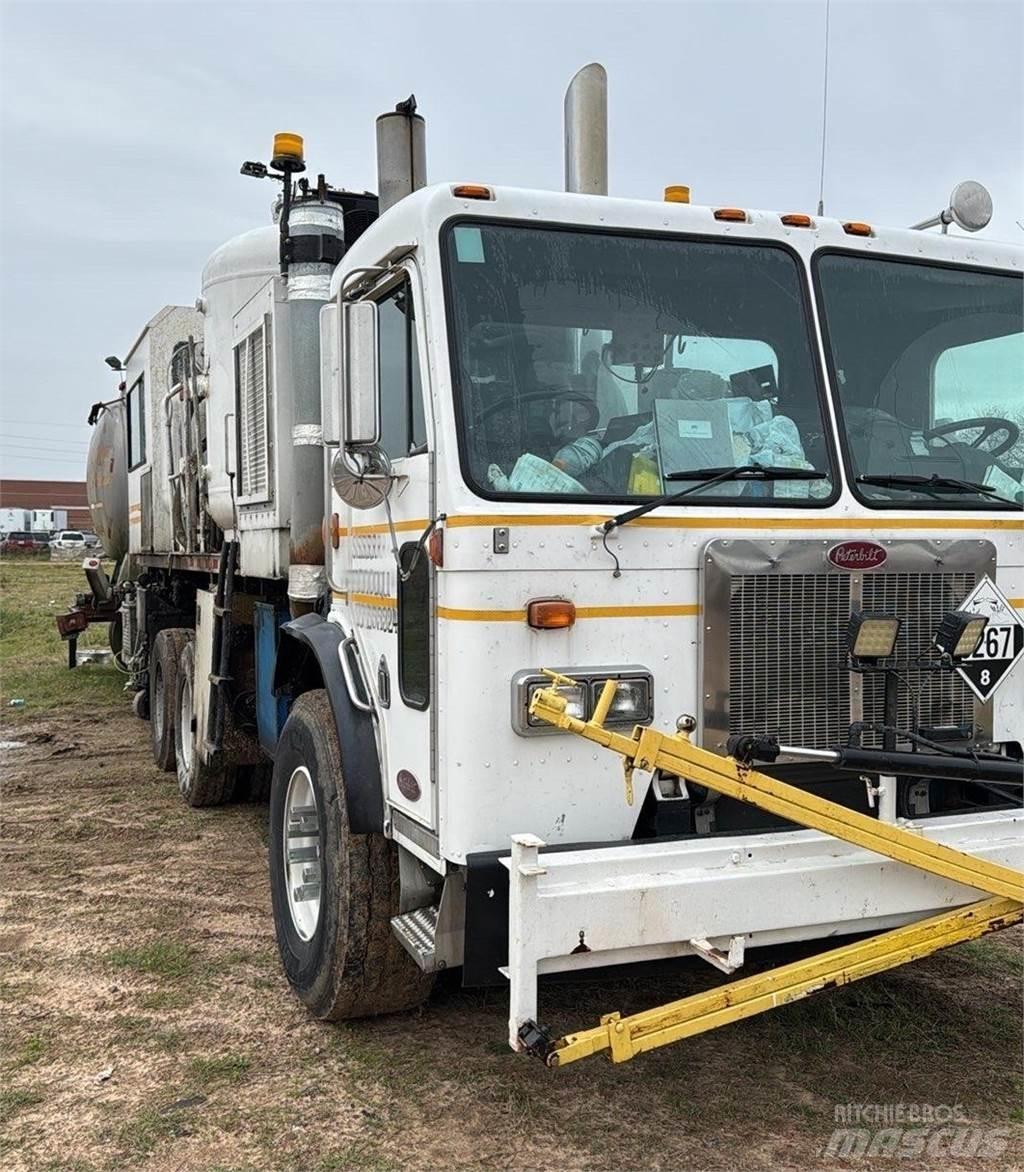 Peterbilt 320 Специальные грузовики