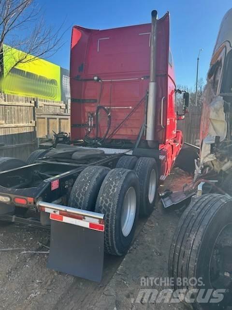 Volvo VNL64T670 Седельные тягачи