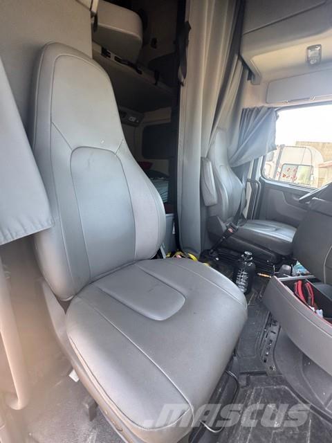 Volvo VNL64T670 Седельные тягачи