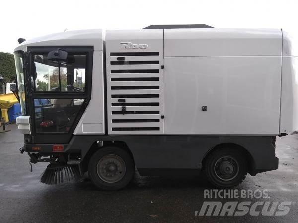 Ravo 530STH Вакуумные уборочные машины