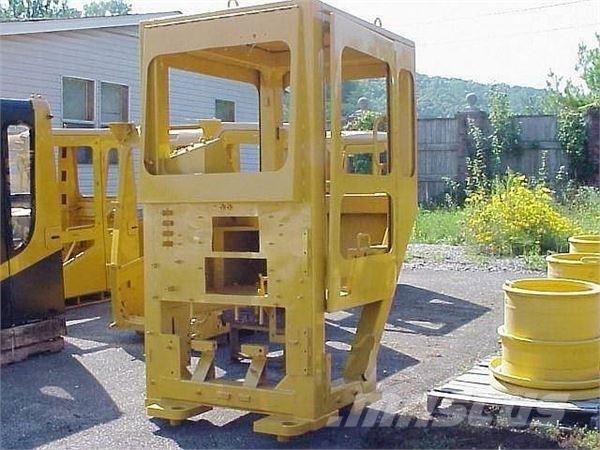 CAT  Кабины и интерьер