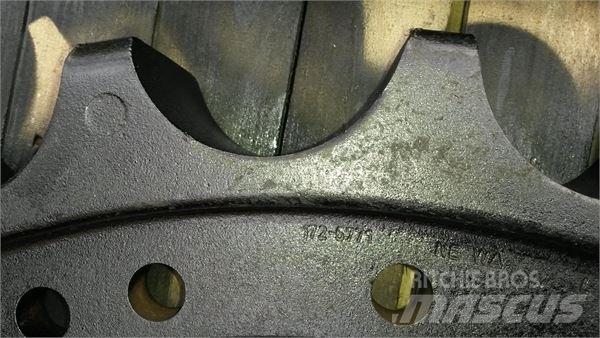CAT 1366968 Гусеницы и цепи