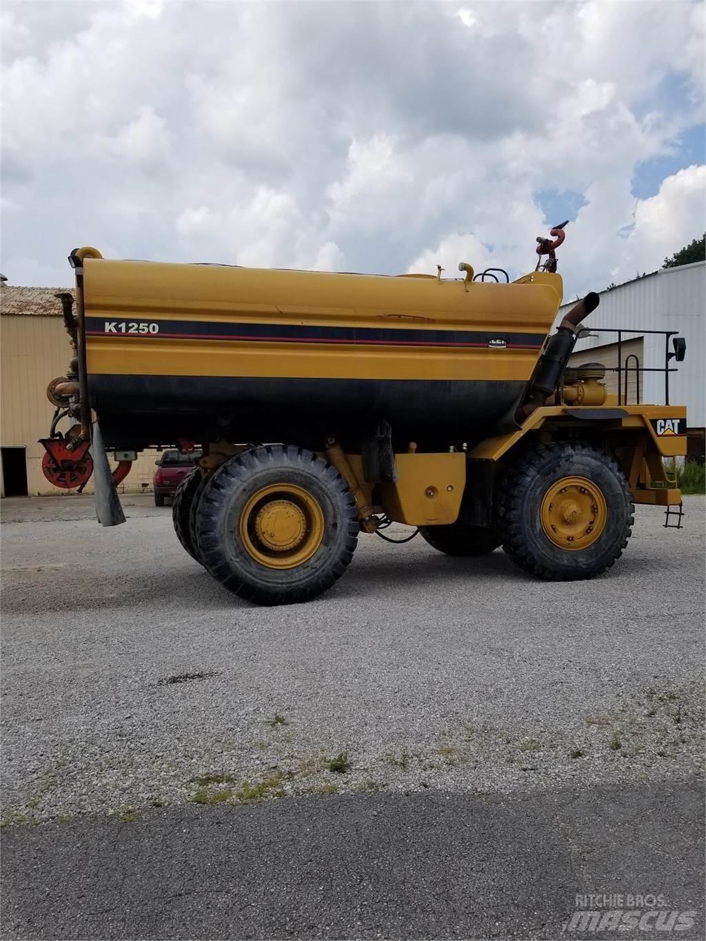 CAT 773B Поливочные машины
