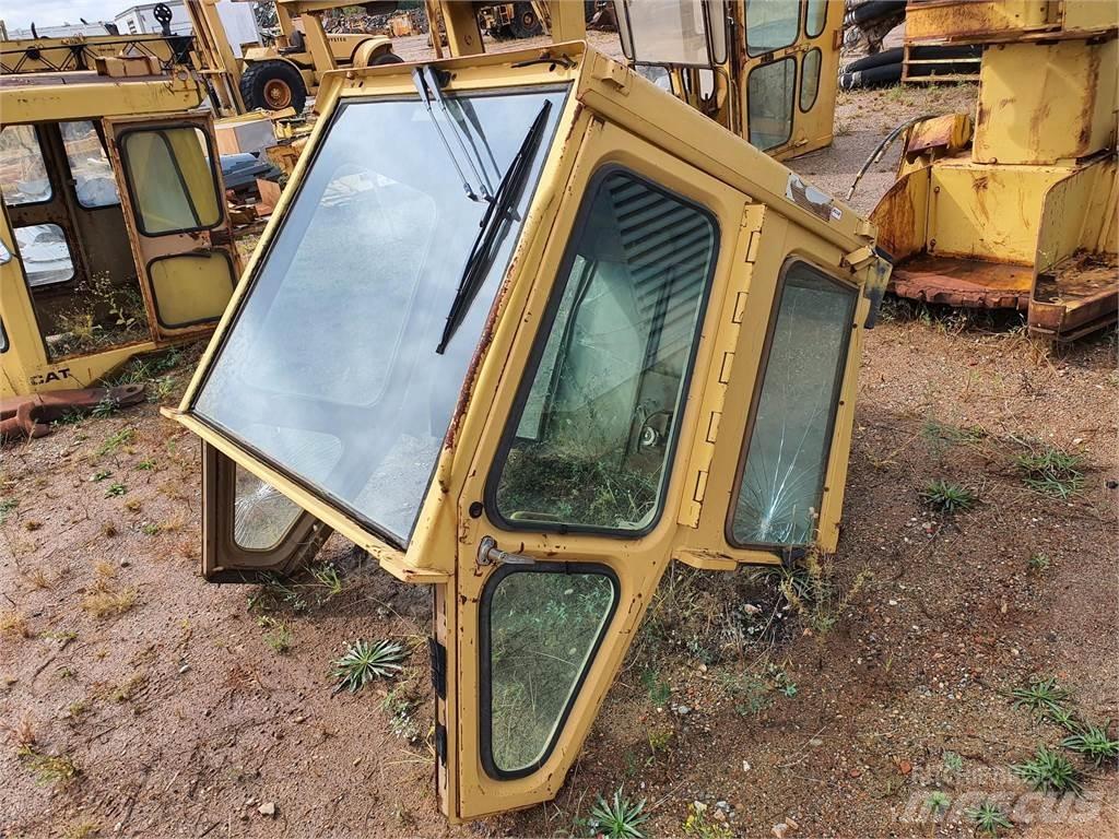 CAT 973 Кабины и интерьер