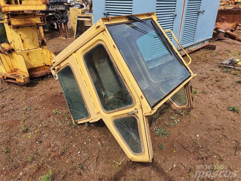 CAT 973 Кабины и интерьер