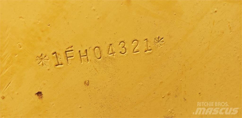CAT D8R Навесные рыхлители