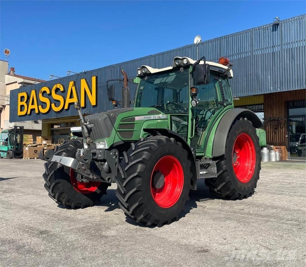 Fendt 211 VARIO Трактора