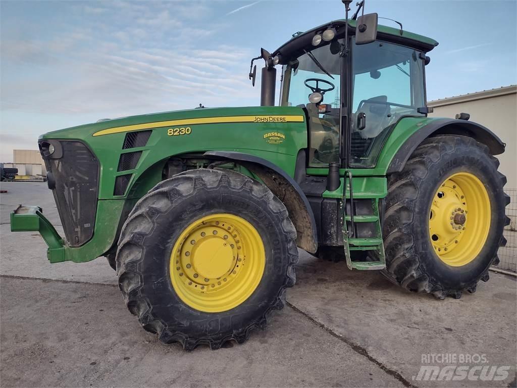 John Deere 8230 Трактора
