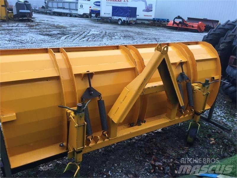 FM 2,5M Снежные отвалы и плуги