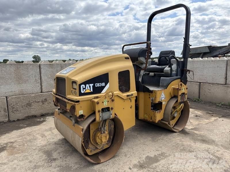 CAT CB24 B Катки тротуарные