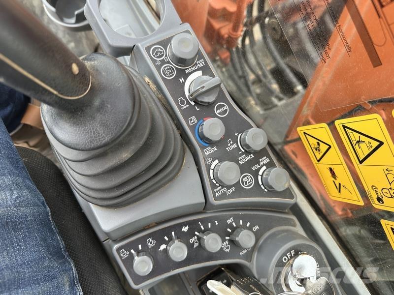 Hitachi ZX130 Гусеничные экскаваторы