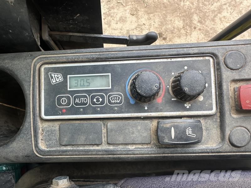 JCB JS130 Гусеничные экскаваторы