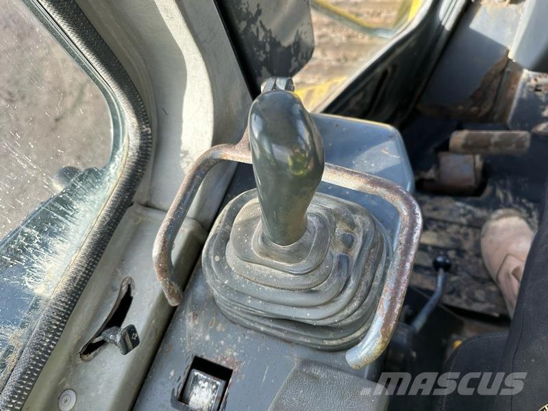 Komatsu D41E-6 Гусеничные бульдозеры