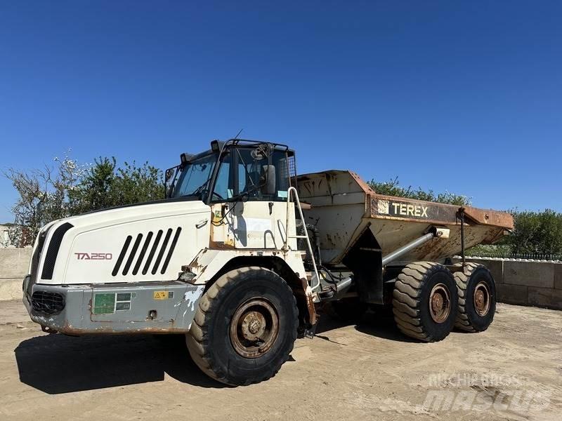 Terex TA250 Шарнирно-сочленённые самосвалы