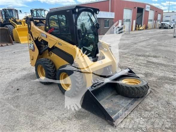 CAT 242D3 Мини-погрузчики