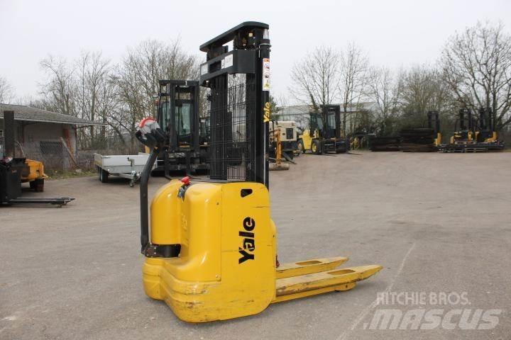 Yale MS10AC Ручные штабелёры с электроподъёмом