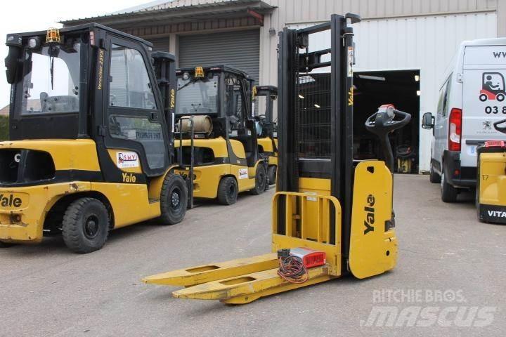 Yale MS10AC Ручные штабелёры с электроподъёмом