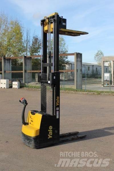 Yale MS12AC Ручные штабелёры с электроподъёмом