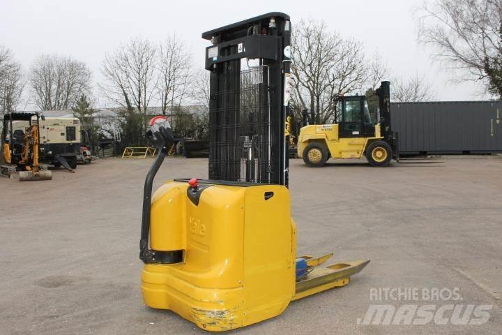 Yale MS12AC Ручные штабелёры с электроподъёмом