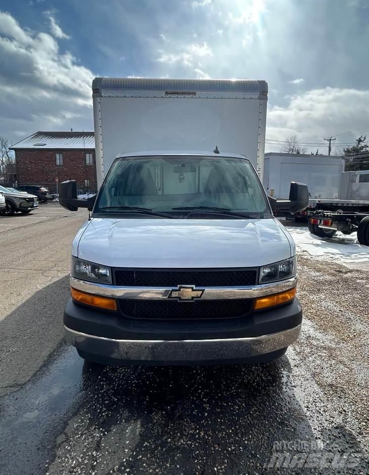 Chevrolet 3500 Грузовики-Фургоны