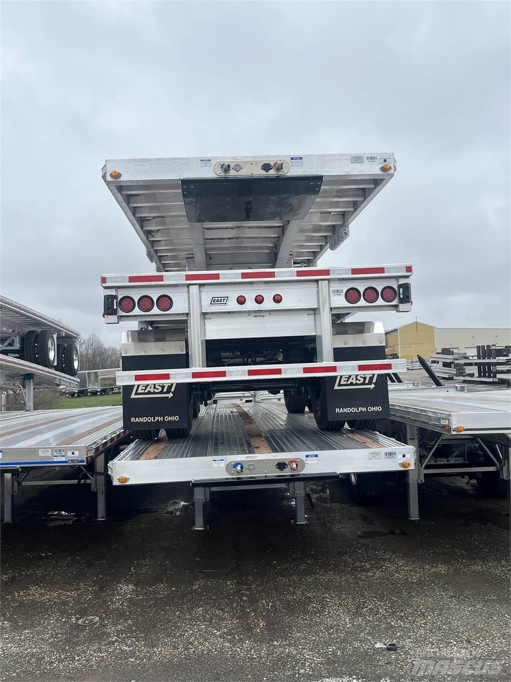 East Mfg FLATBED Прицепы-платформы/боковая разгрузка
