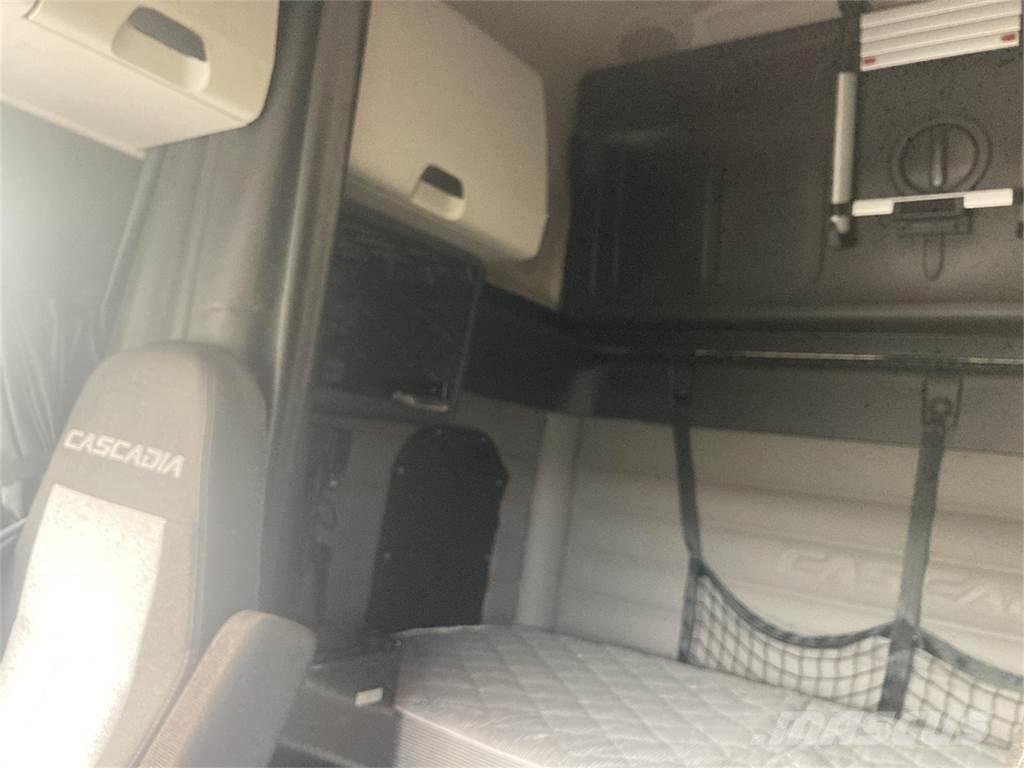 Freightliner  Седельные тягачи
