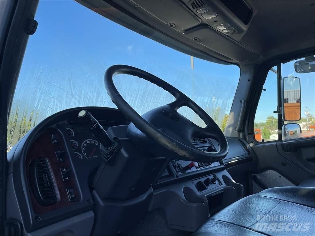 Freightliner 114SD Шасси с кабиной