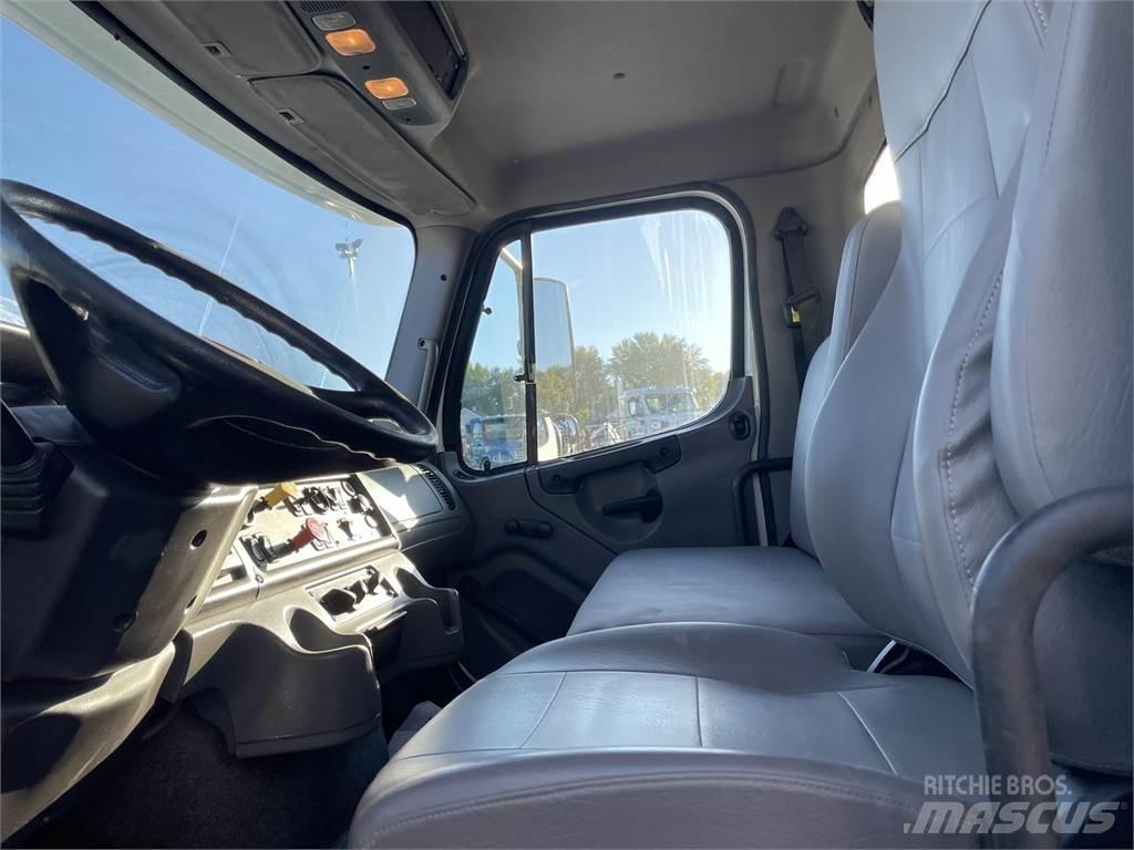 Freightliner 114SD Специальные грузовики
