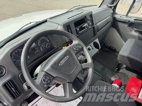 Freightliner M2 106 Седельные тягачи