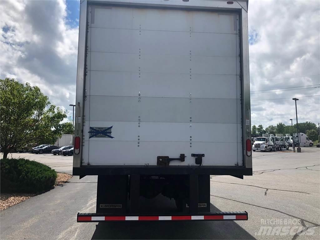 Freightliner M2 106 Грузовики-Фургоны