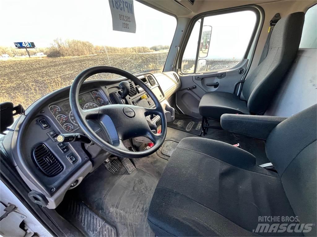 Freightliner M2 106 Грузовики-Фургоны