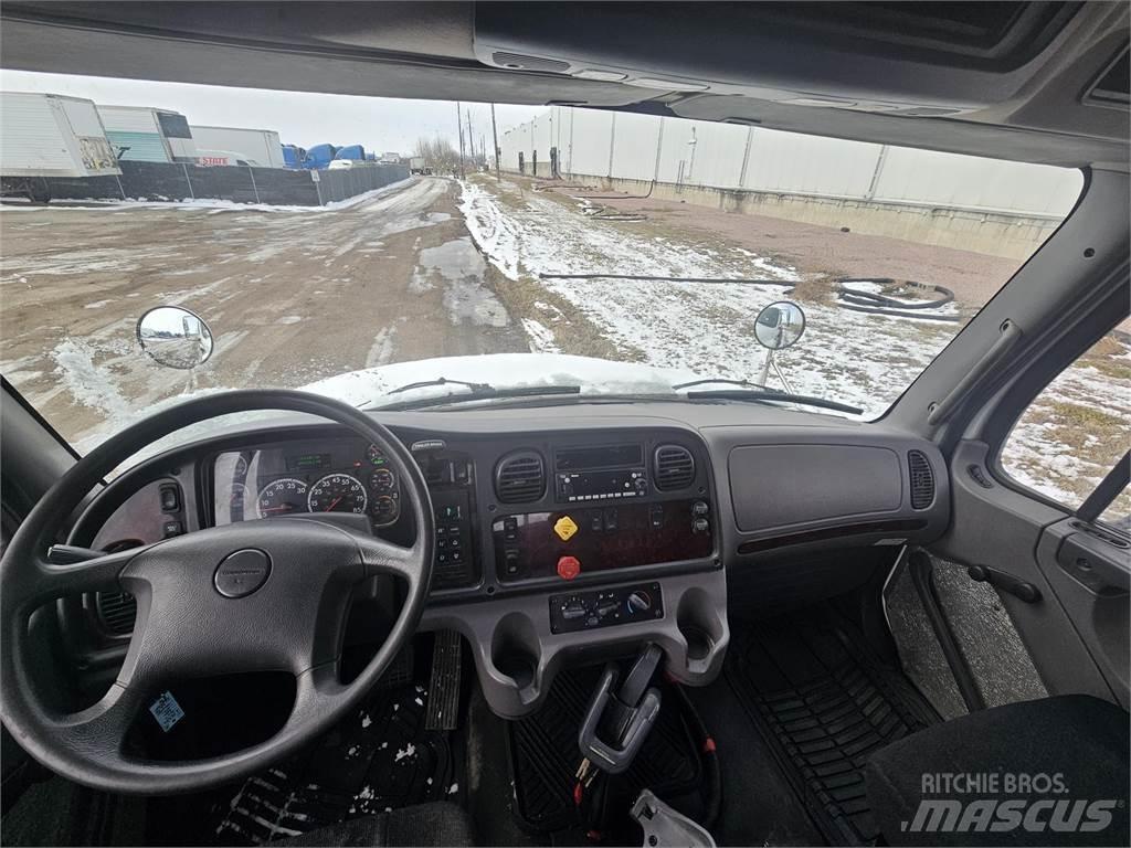 Freightliner M2 106 Седельные тягачи