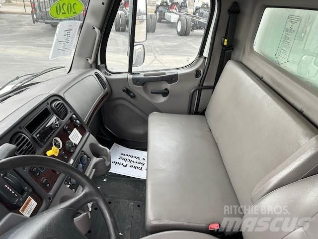 Freightliner M2106 Грузовики-Фургоны