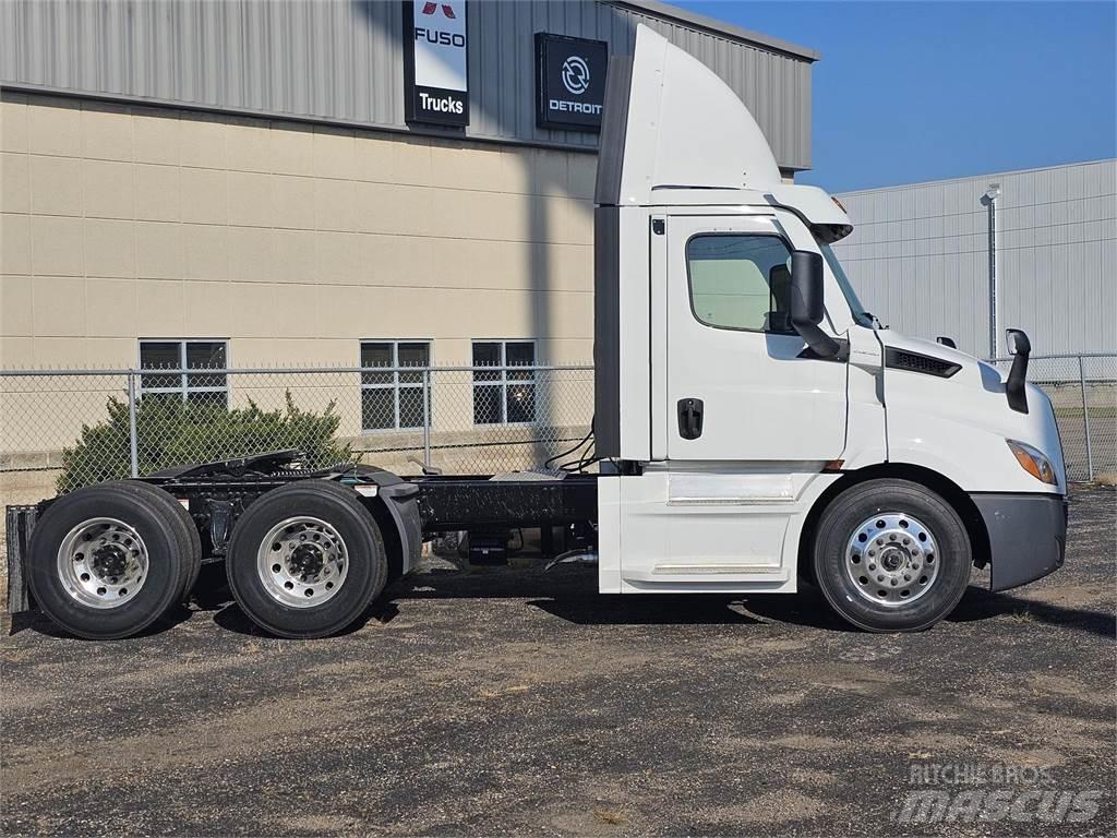 Freightliner PE116 Седельные тягачи