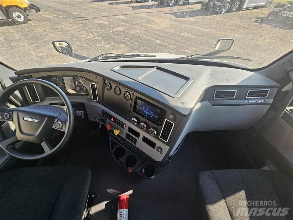 Freightliner PE116 Седельные тягачи