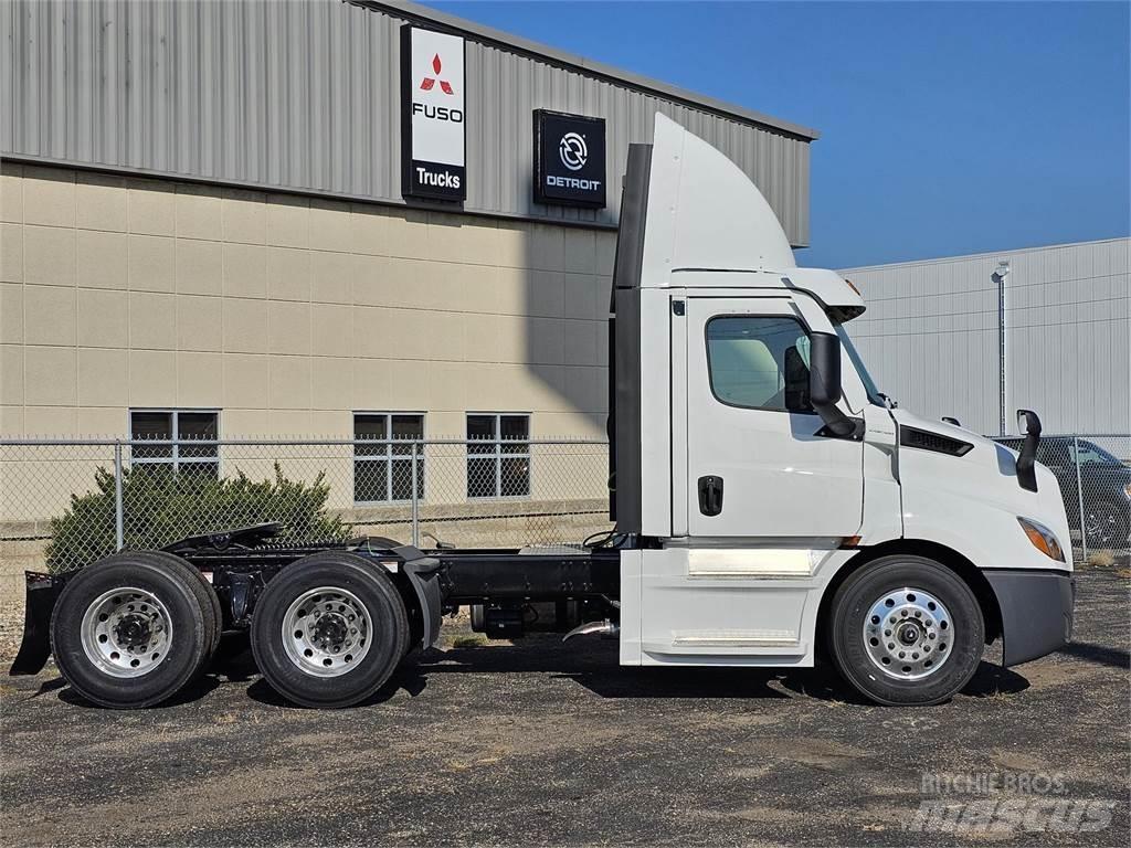 Freightliner PE116DC Седельные тягачи