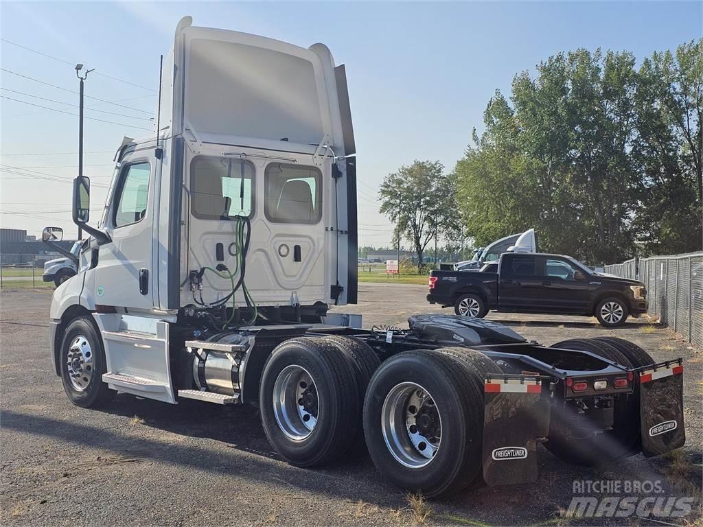 Freightliner PE116DC Седельные тягачи