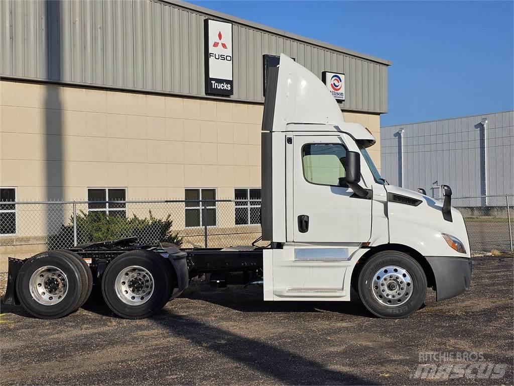 Freightliner PE116DC Седельные тягачи