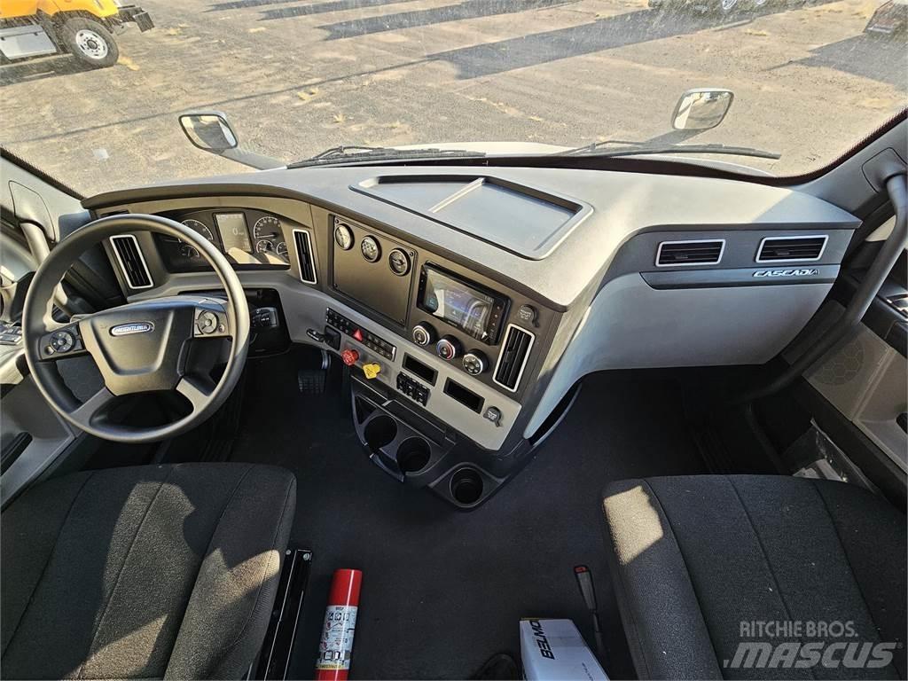 Freightliner PE116DC Седельные тягачи