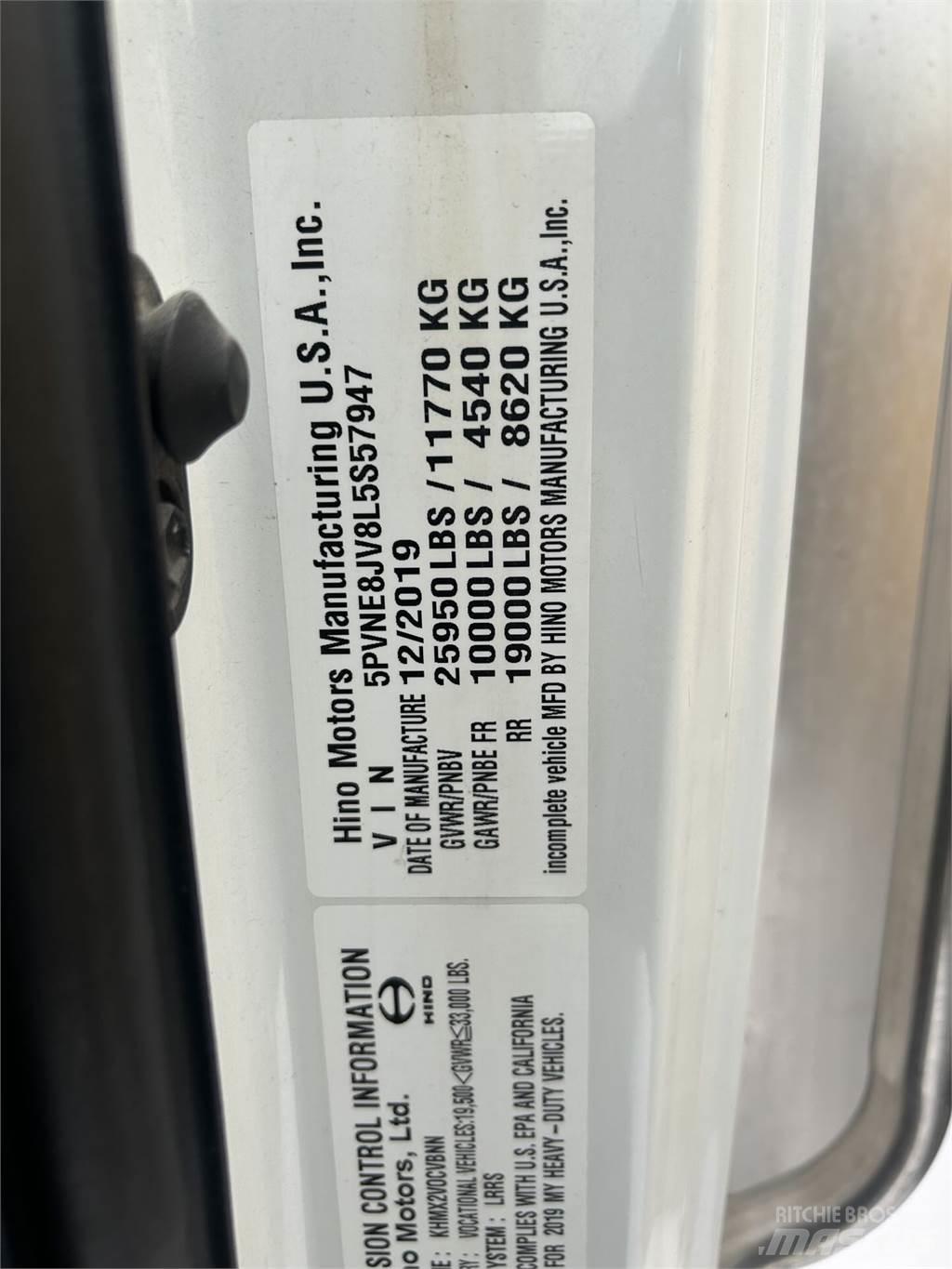 Hino 268 Грузовики-Фургоны