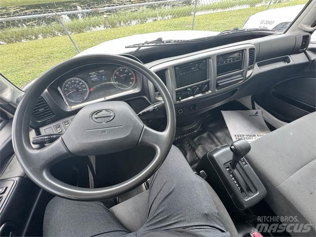 Hino 268 Грузовики-Фургоны