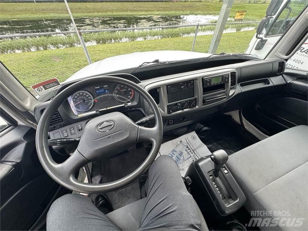 Hino 268 Грузовики-Фургоны