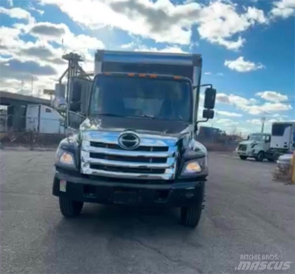 Hino 268A Грузовики-Фургоны