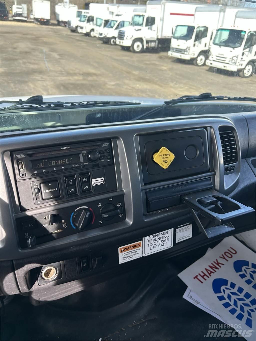 Hino 268A Грузовики-Фургоны