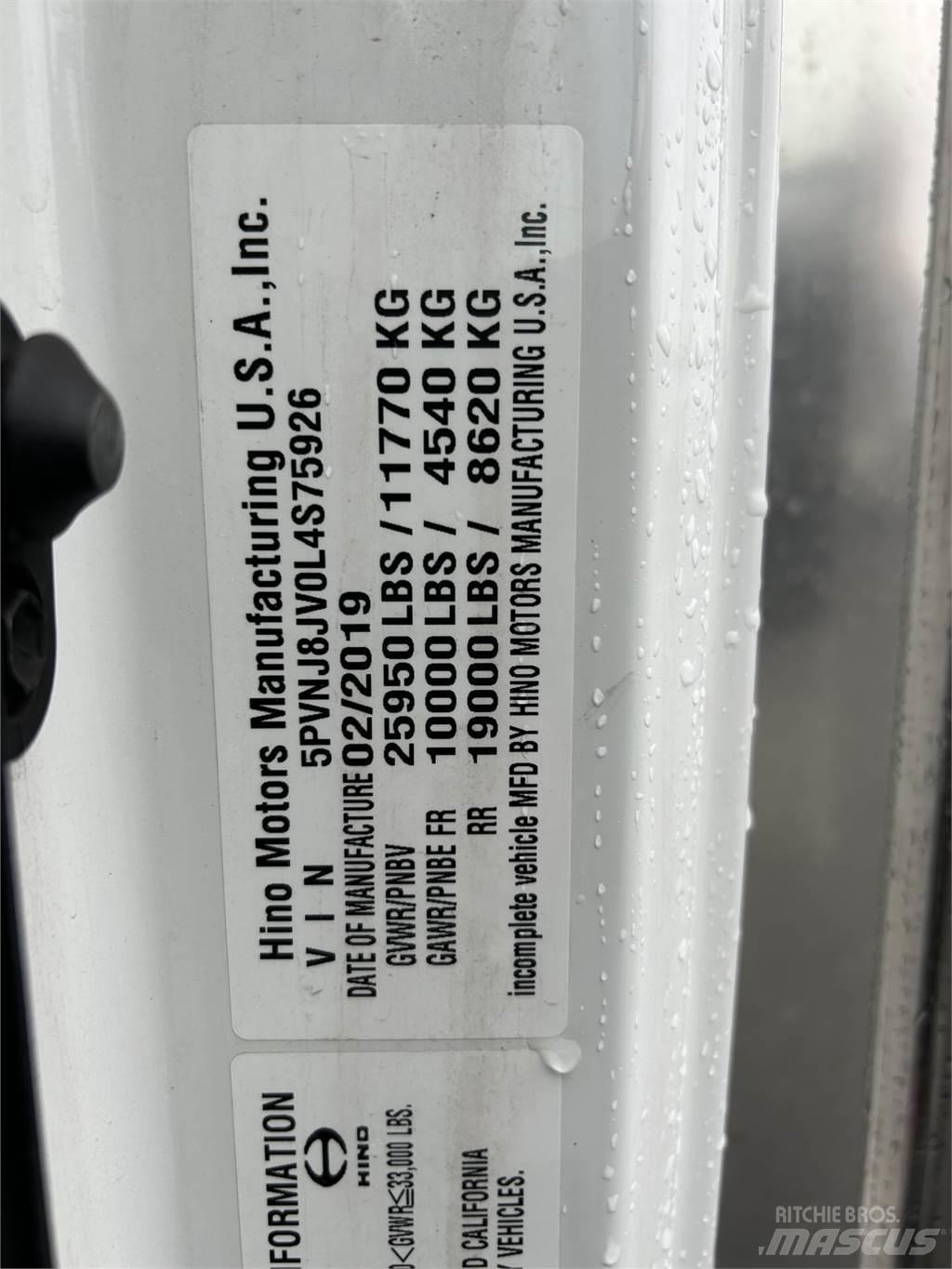 Hino 268A Грузовики-Фургоны