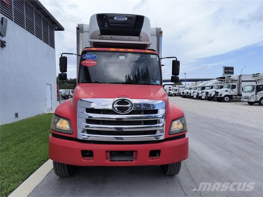 Hino 268A Грузовики-Фургоны