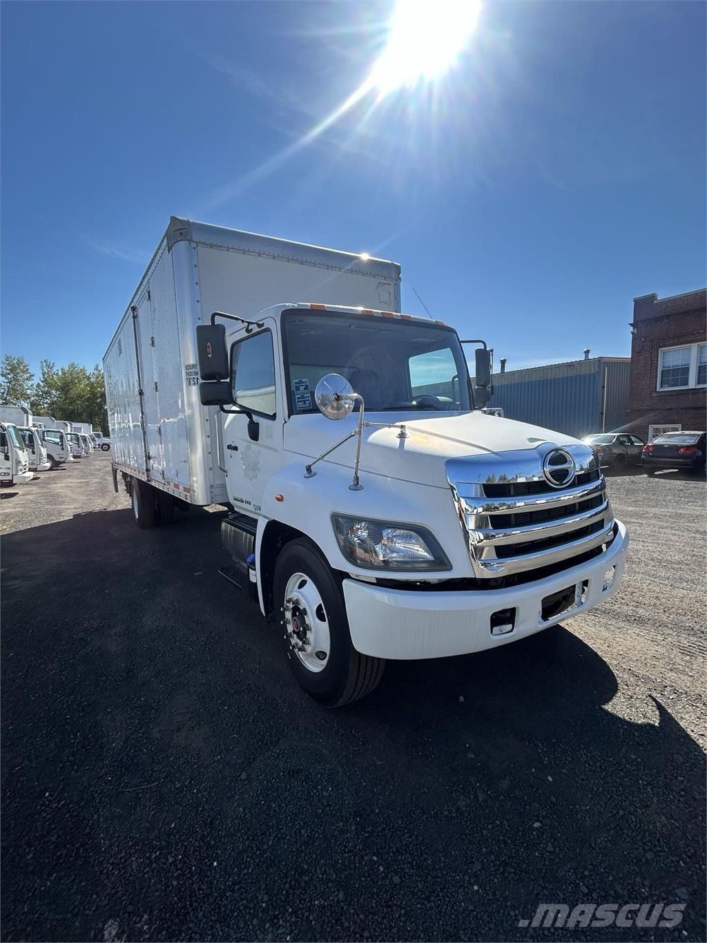 Hino 268A Грузовики-Фургоны
