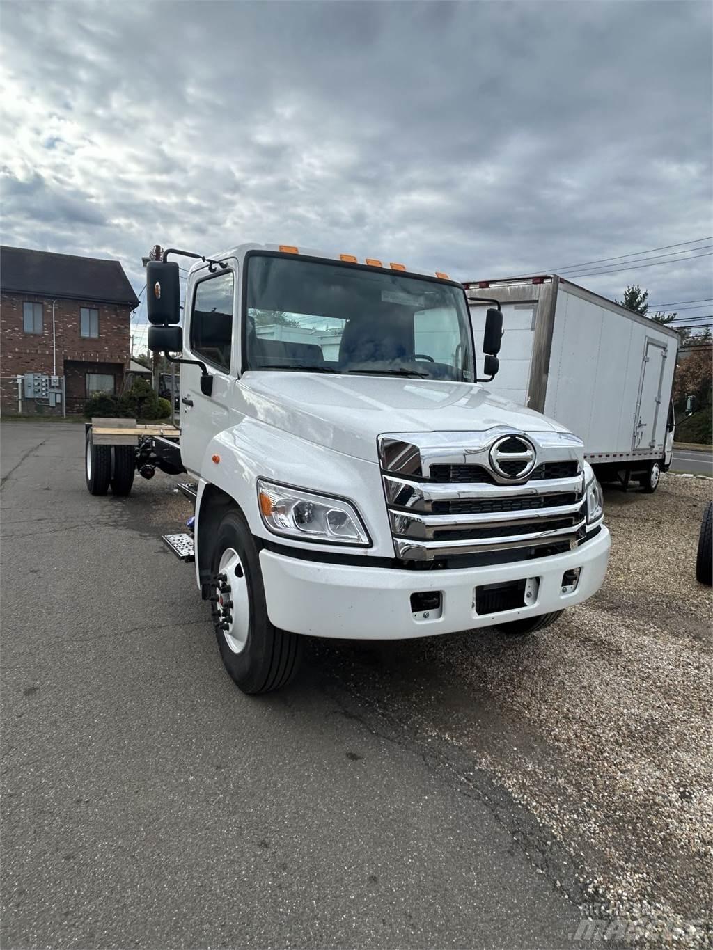 Hino L6 Грузовики-Фургоны