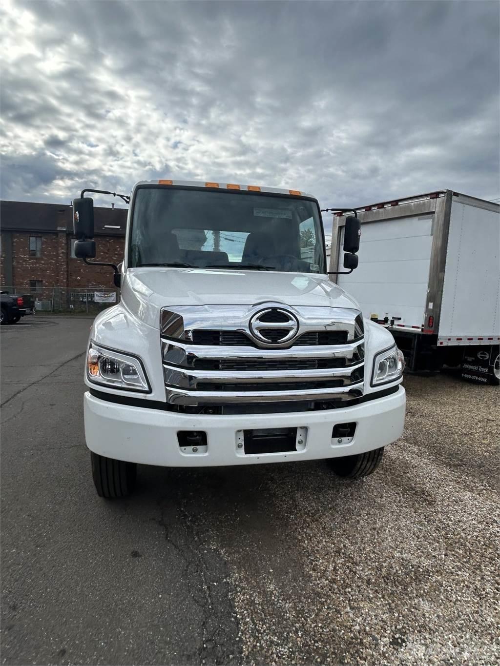 Hino L6 Грузовики-Фургоны